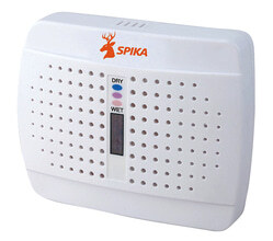 Rechargeable dehumidifier for trunk